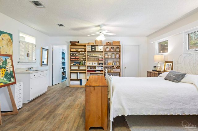 506 Fairpoint Dr, Gulf Breeze, FL 32561