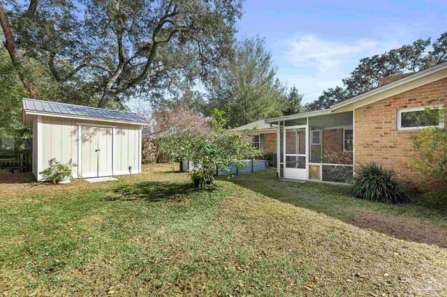 506 Fairpoint Dr, Gulf Breeze, FL 32561