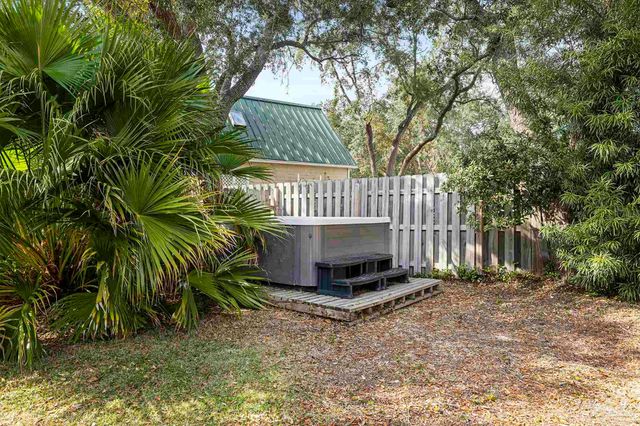 506 Fairpoint Dr, Gulf Breeze, FL 32561