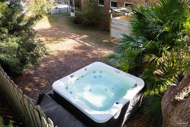 506 Fairpoint Dr, Gulf Breeze, FL 32561