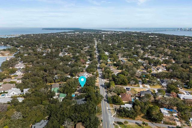 506 Fairpoint Dr, Gulf Breeze, FL 32561