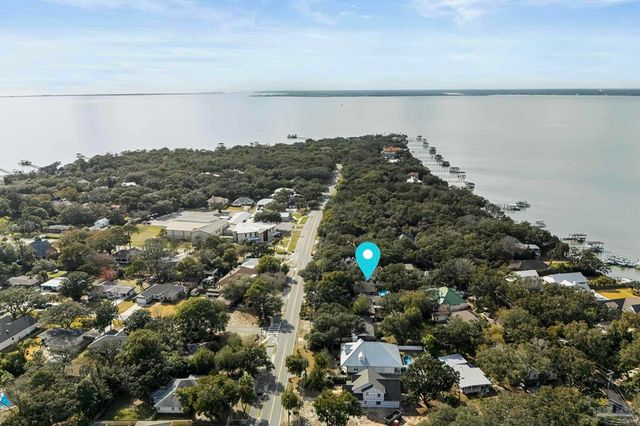 506 Fairpoint Dr, Gulf Breeze, FL 32561