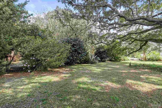 506 Fairpoint Dr, Gulf Breeze, FL 32561