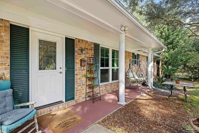 506 Fairpoint Dr, Gulf Breeze, FL 32561