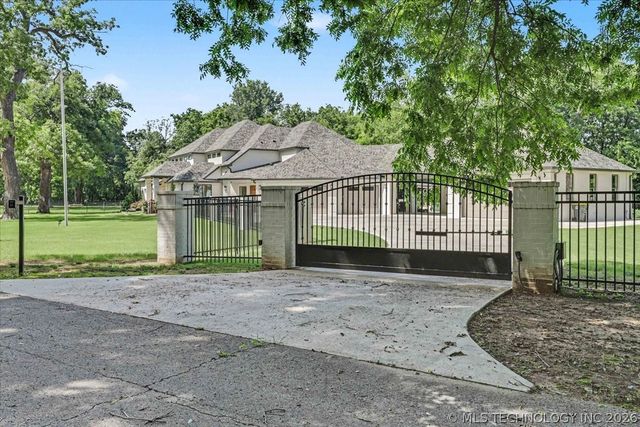 6133 E 138th Street S, Bixby, OK 74008