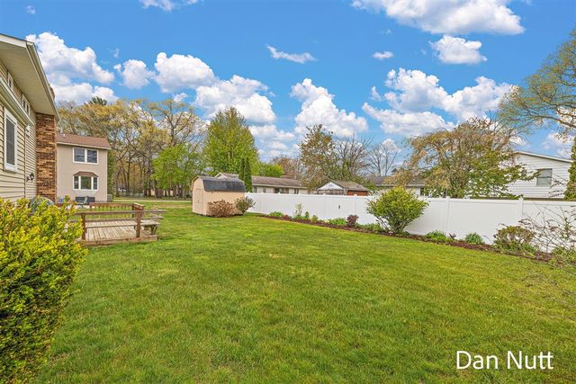 3321 Rockland Road, Muskegon, MI 49441
