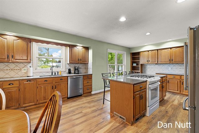 3321 Rockland Road, Muskegon, MI 49441