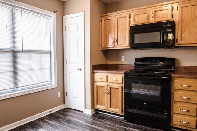 560 Hietts Ln Apt 5, Clarksville, TN 37043