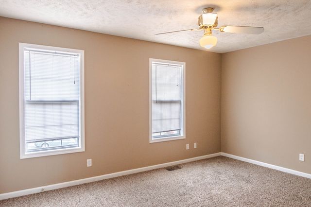 560 Hietts Ln Apt 5, Clarksville, TN 37043