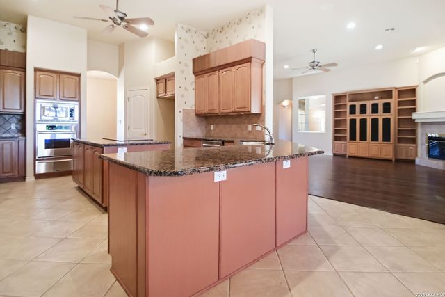 1116 Stagecoach Trl, San Marcos, TX 78666