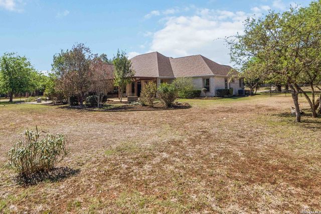 1116 Stagecoach Trl, San Marcos, TX 78666