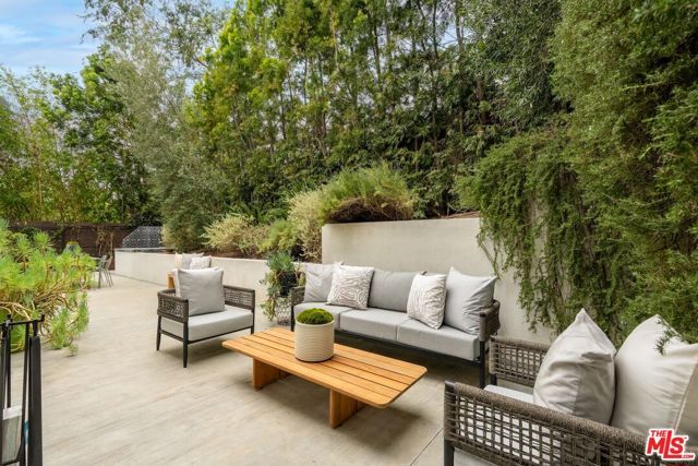 2129 Redcliff Street, Los Angeles, CA 90039
