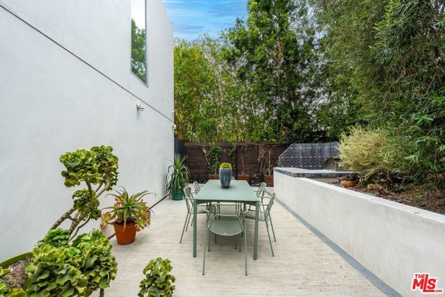 2129 Redcliff Street, Los Angeles, CA 90039