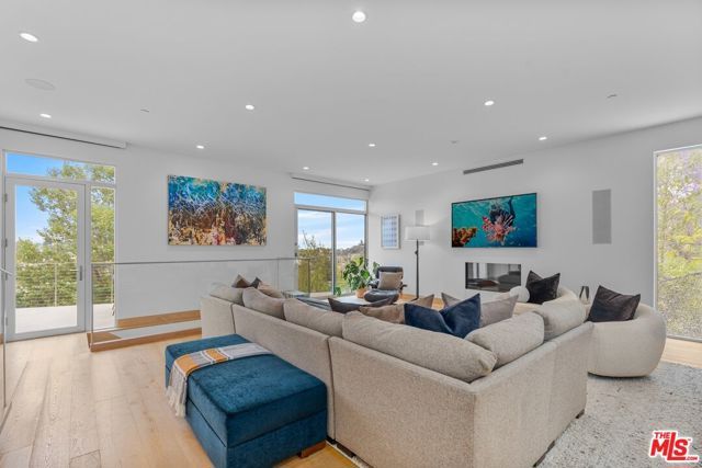 2129 Redcliff Street, Los Angeles, CA 90039