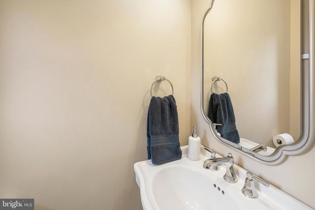 3323 RESERVOIR RD NW, Washington, DC 20007