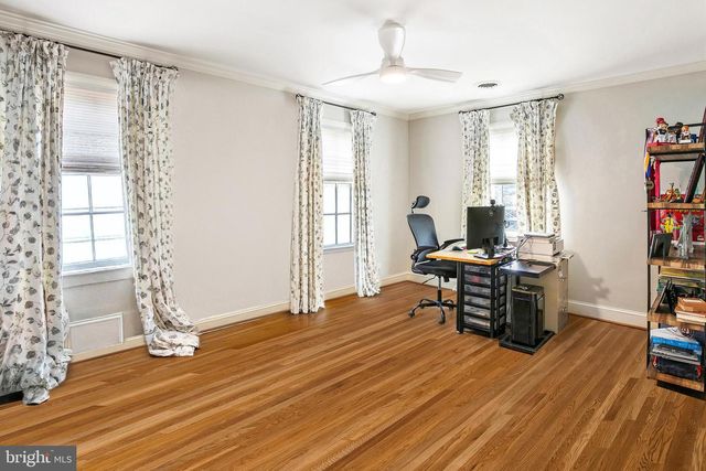 3323 RESERVOIR RD NW, Washington, DC 20007