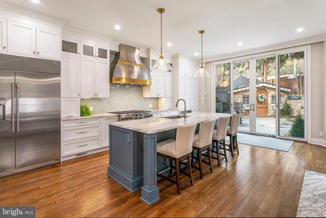 3323 RESERVOIR RD NW, Washington, DC 20007