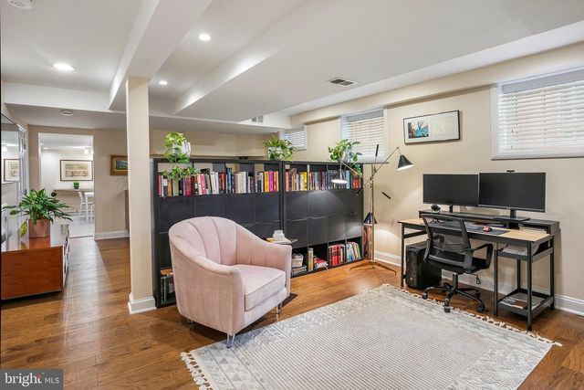 3323 RESERVOIR RD NW, Washington, DC 20007