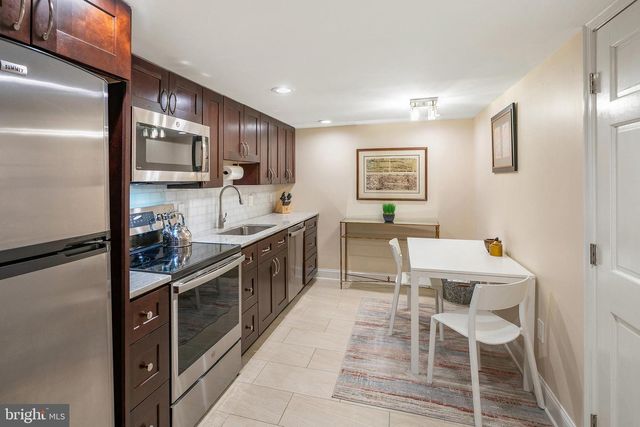 3323 RESERVOIR RD NW, Washington, DC 20007