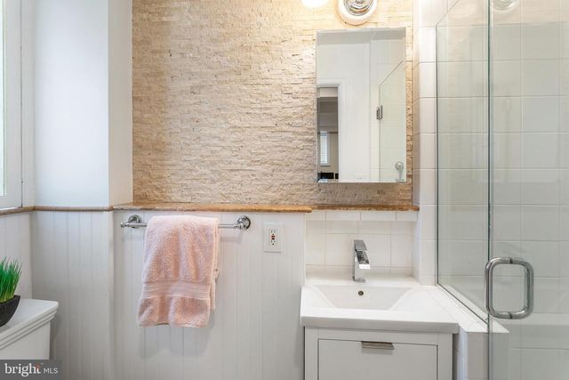 3323 RESERVOIR RD NW, Washington, DC 20007