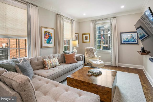 3323 RESERVOIR RD NW, Washington, DC 20007