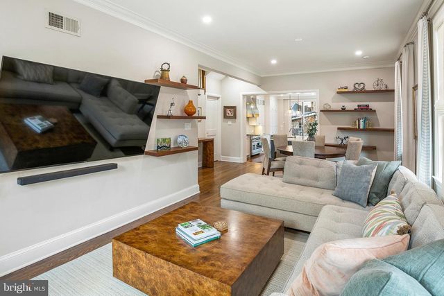 3323 RESERVOIR RD NW, Washington, DC 20007