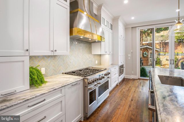 3323 RESERVOIR RD NW, Washington, DC 20007