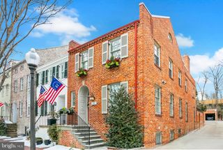 3323 RESERVOIR RD NW, Washington, DC 20007