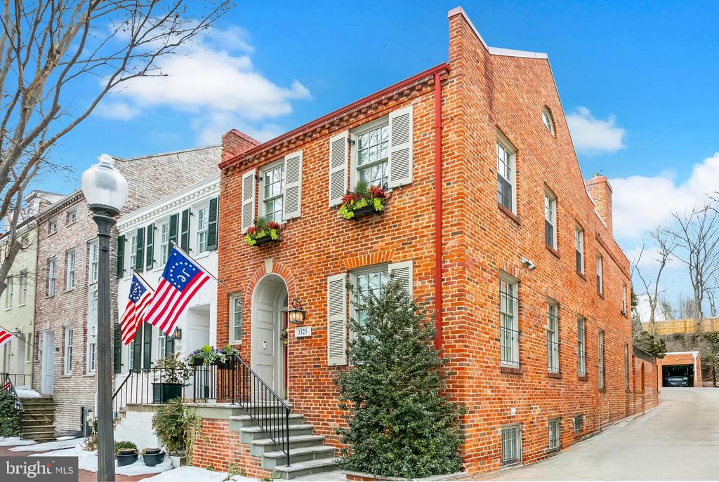 3323 RESERVOIR RD NW, Washington, DC 20007