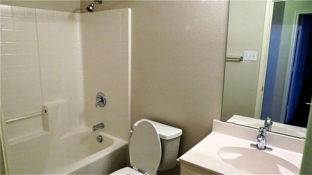 8004 Ranchvale Lane, Arlington, TX 76002