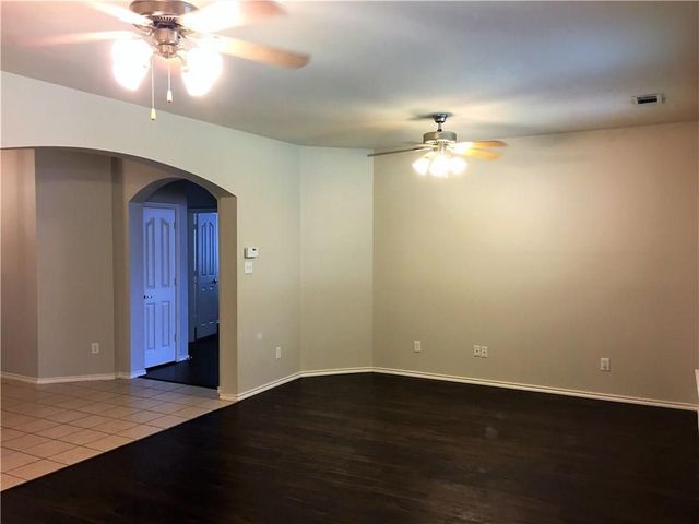 8004 Ranchvale Lane, Arlington, TX 76002
