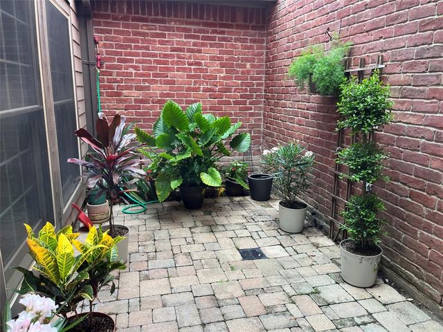 7447 Cambridge Street 18, Houston, TX 77054