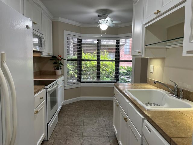 7447 Cambridge Street 18, Houston, TX 77054