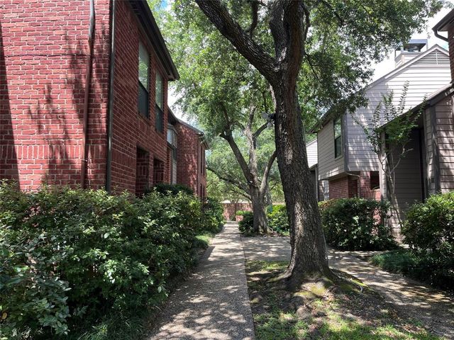 7447 Cambridge Street 18, Houston, TX 77054