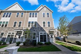 8101 DONATELLO DR, Princeton, NJ 08540