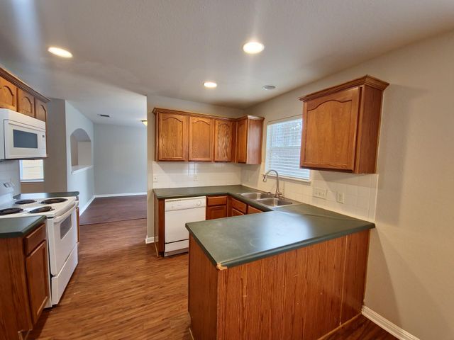 107 Orange Tree LN, Georgetown, TX 78626