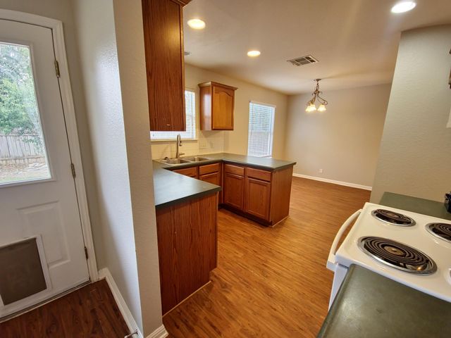 107 Orange Tree LN, Georgetown, TX 78626