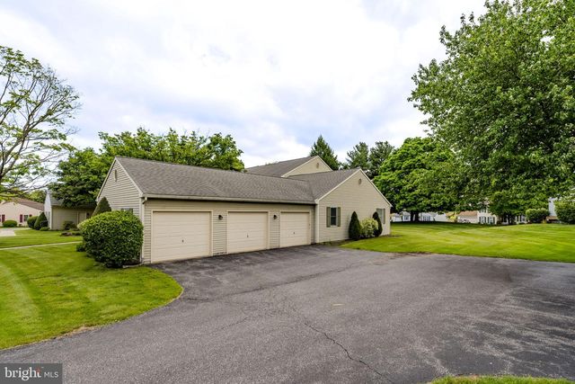 12 ASHLEA VLG, New Holland, PA 17557