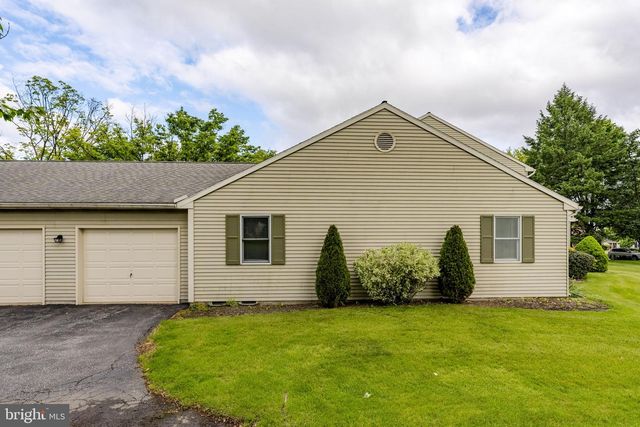 12 ASHLEA VLG, New Holland, PA 17557