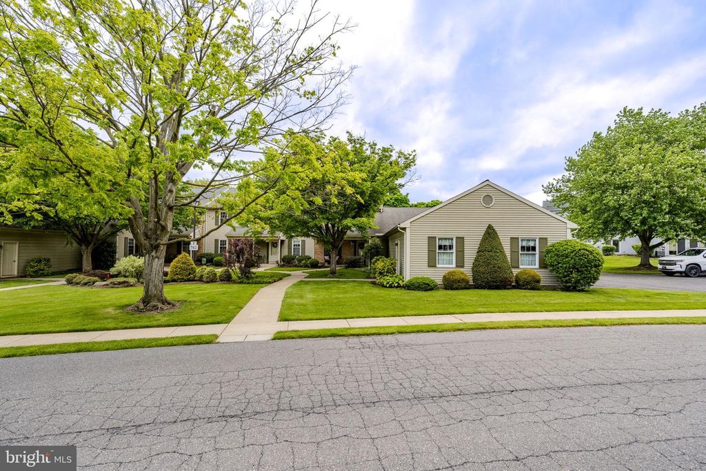 12 ASHLEA VLG, New Holland, PA 17557