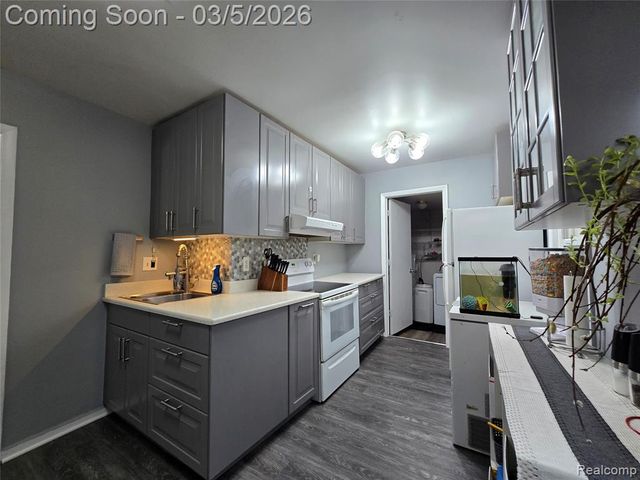 21785 Negaunee Street, Southfield, MI 48033