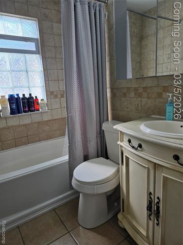 21785 Negaunee Street, Southfield, MI 48033