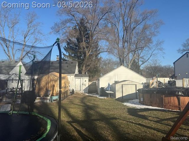 21785 Negaunee Street, Southfield, MI 48033