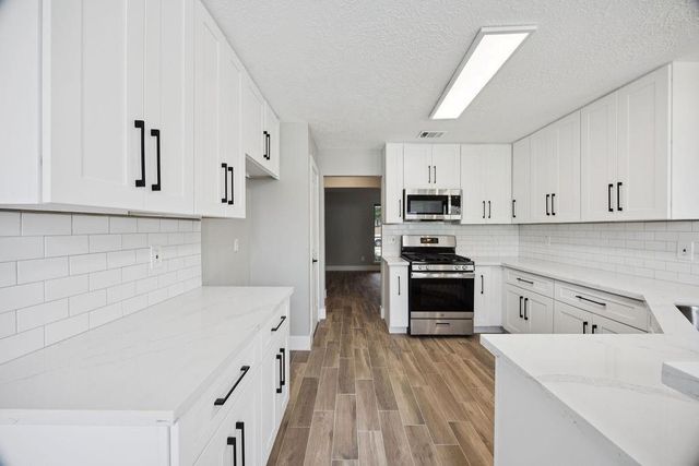 2942 Waterloo Road, Pearland, TX 77581