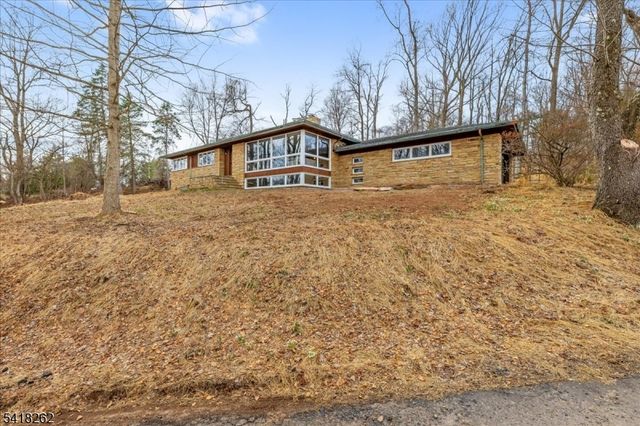 42 Stouts Rd, Montgomery Twp., NJ 08558