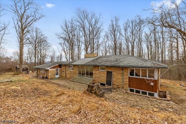 42 Stouts Rd, Montgomery Twp., NJ 08558