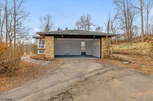 42 Stouts Rd, Montgomery Twp., NJ 08558