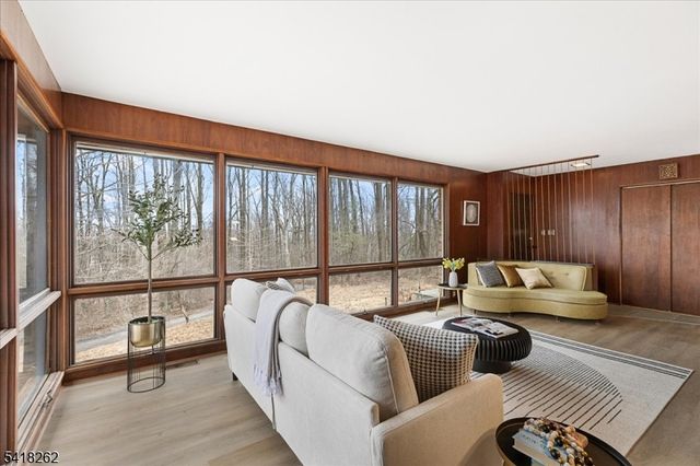 42 Stouts Rd, Montgomery Twp., NJ 08558