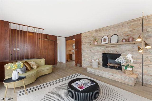 42 Stouts Rd, Montgomery Twp., NJ 08558