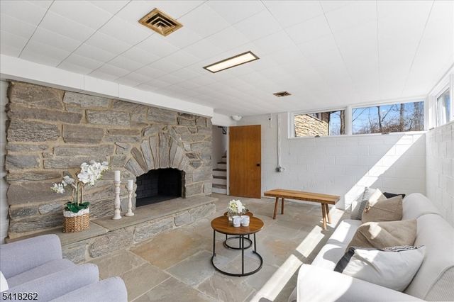 42 Stouts Rd, Montgomery Twp., NJ 08558